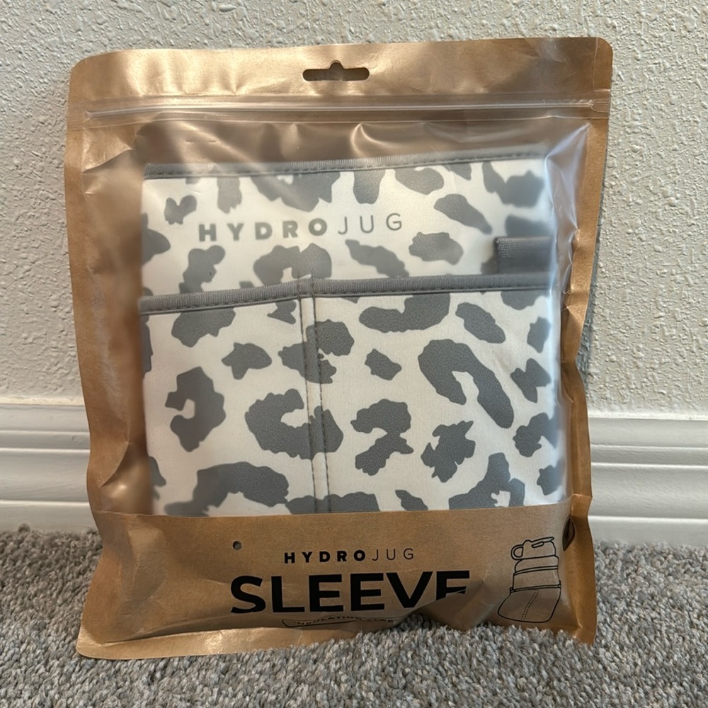 HydroJug snow leopard sleeve
